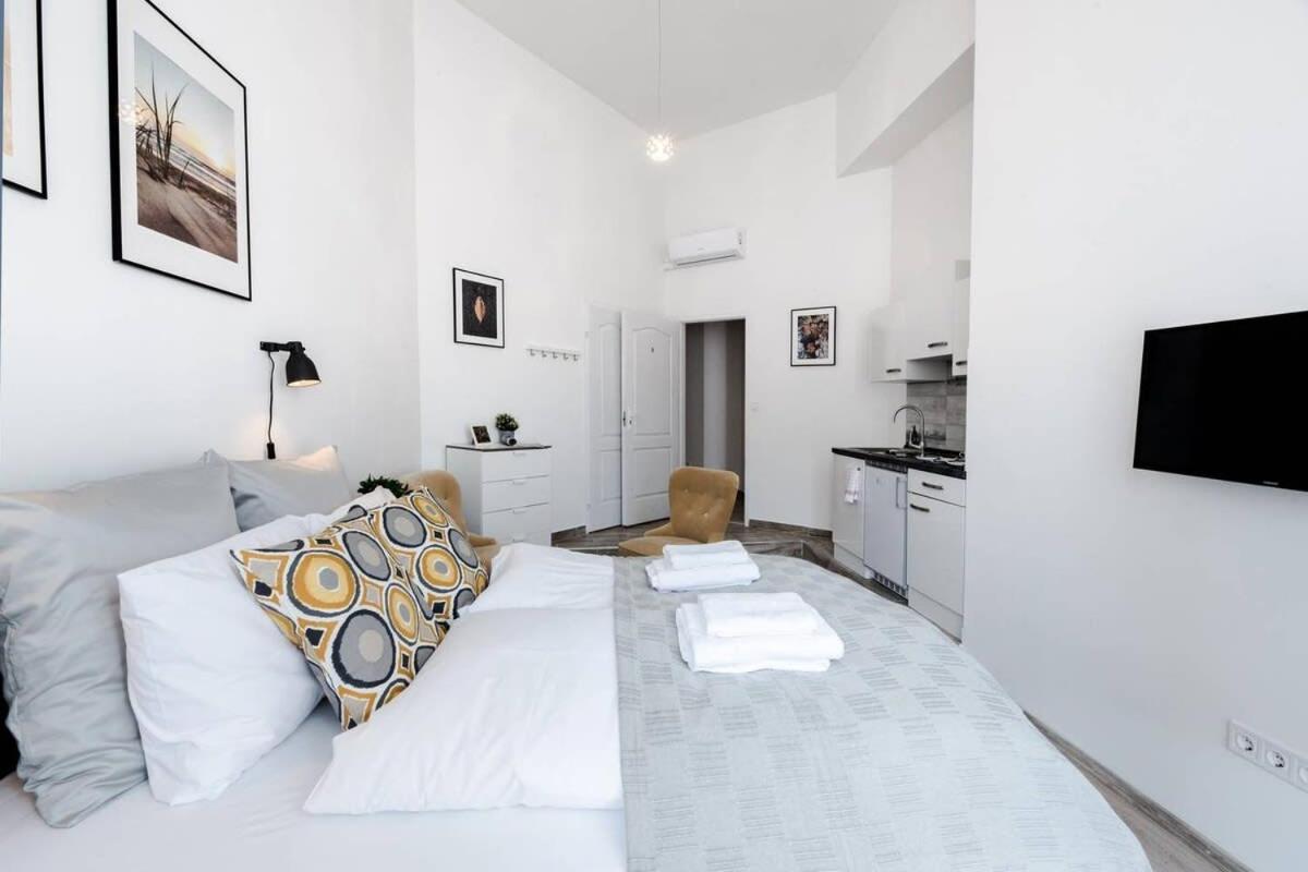 New A C Studio With View Of The Synagogue Budapest Extérieur photo