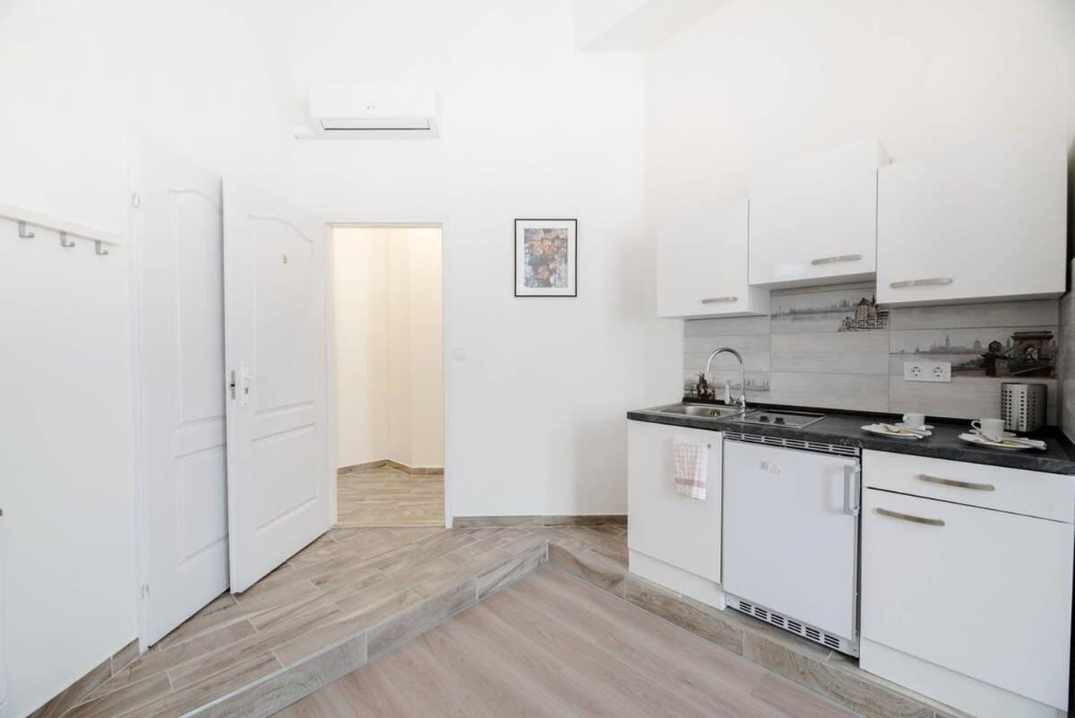 New A C Studio With View Of The Synagogue Budapest Extérieur photo